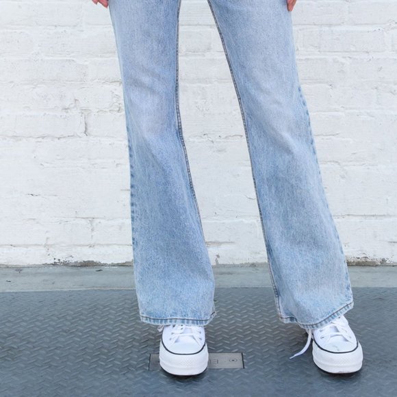 Brandy Melville / John Galt Light Wash Low-Rise Quinn Jeans - Picture 2 of 2
